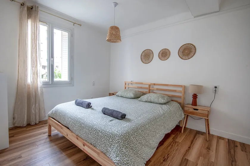 Bright apartment in Marseille - Image 1