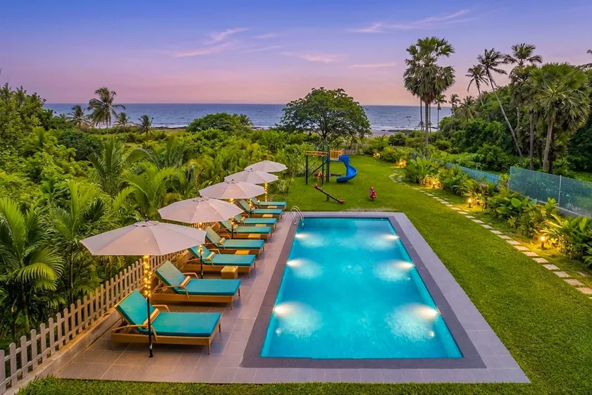 10BHK |Luxe Pool+Lawn |StayVista| Seaview @Siridao - Image 1