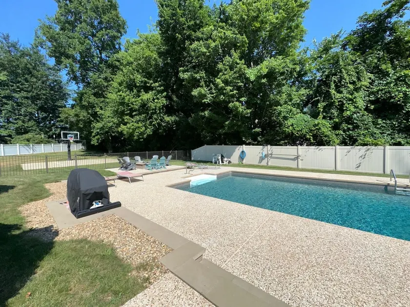 modern Tudor in beautiful Salem nh - Image 1