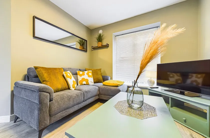 Modern Luxury Living in Waterford City Center - Image 1