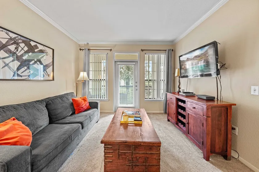 Mid-City Condo Near LSU! Pool! HOT TUB! Gym! - Image 1