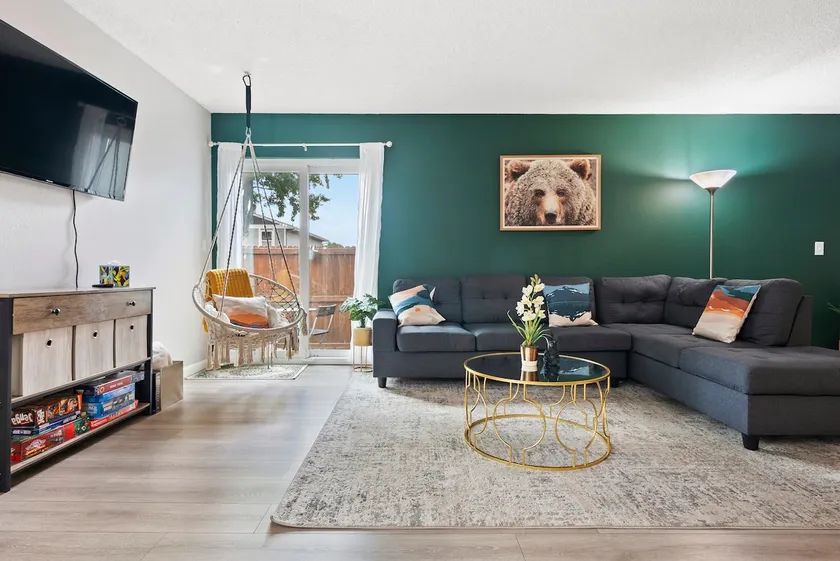 *Quiet Townhome - Fast WiFi - LongStay Friendly - Image 1