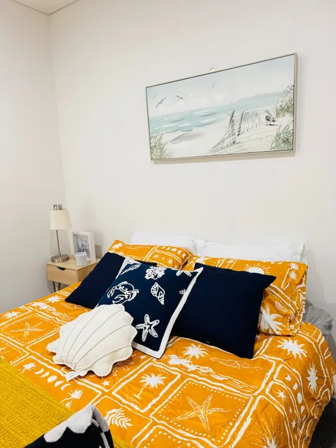 Entire room On Bay street Port Melbourne - Image 1