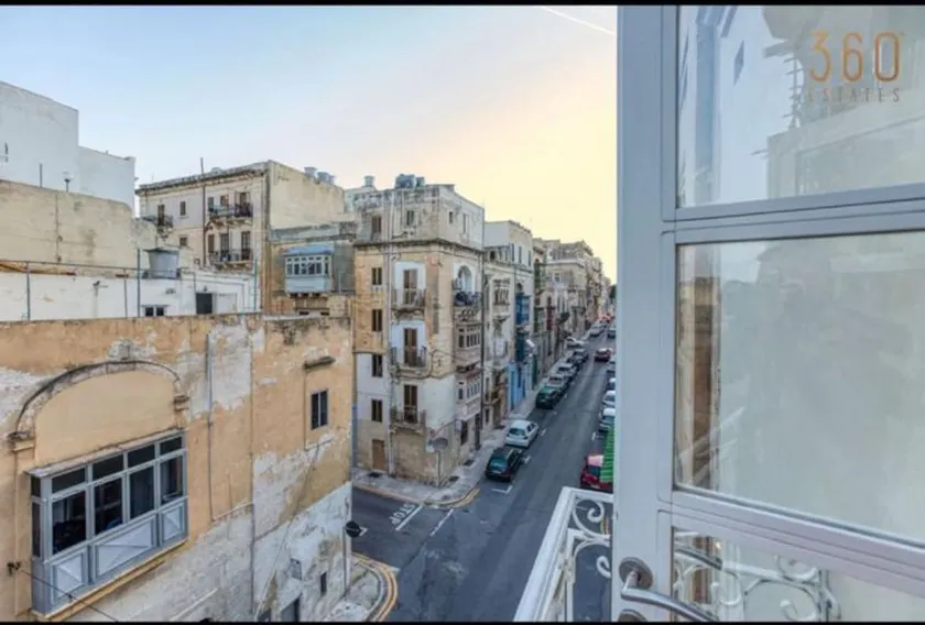 Bright Floriana Retreat | Private Balcony | Near V - Image 1