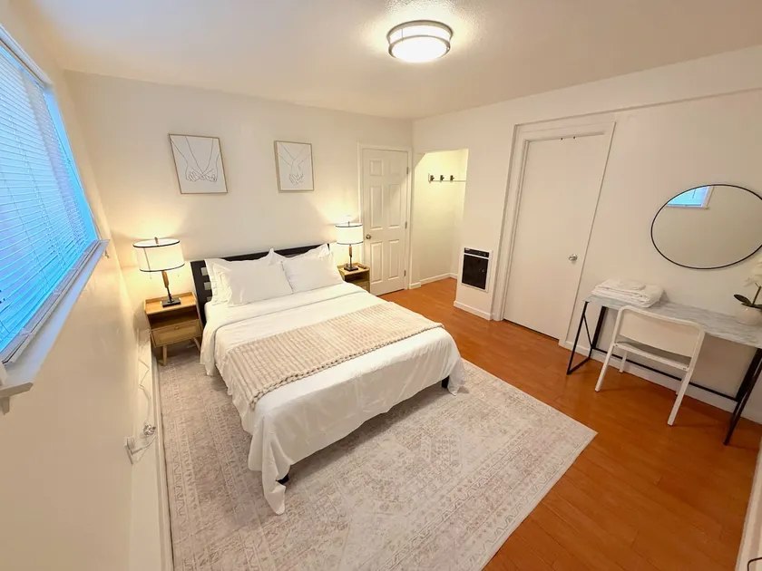 Private Guest Suite in Daly City - Image 1