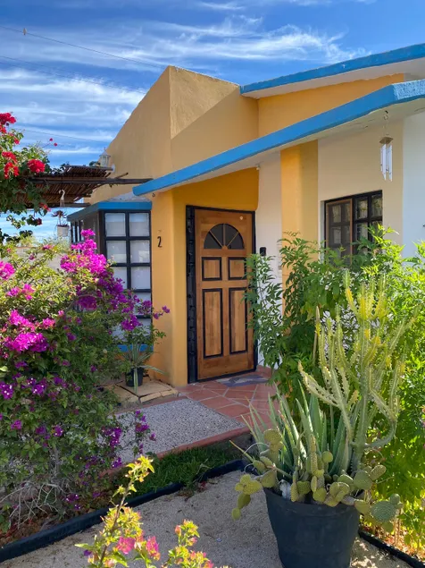 Charming and cozy stay. - Image 1