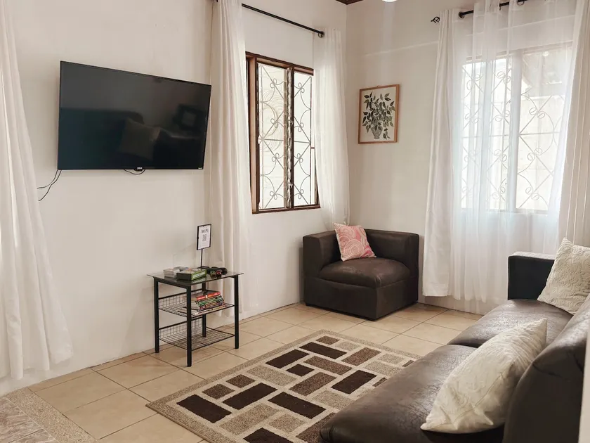 Maria’s House – 3BR AC & Parking, 15min to LIR - Image 1