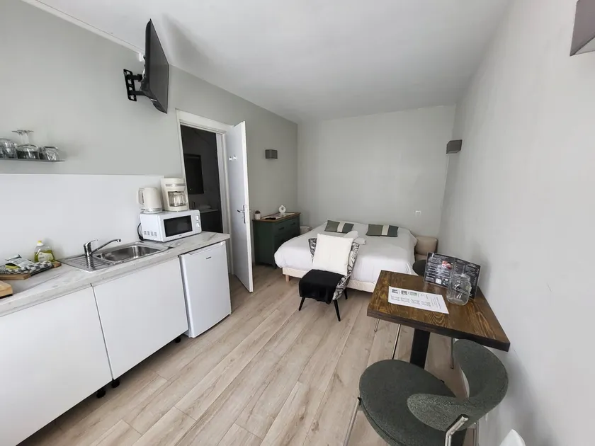 Studio-Comfort-Ensuite with Shower-Sea view-balcon - Image 1