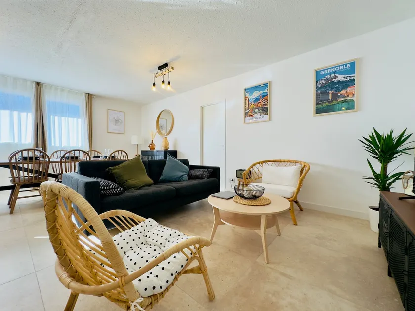 3 bedrooms | Central | Tram | Le Chavant - Image 1