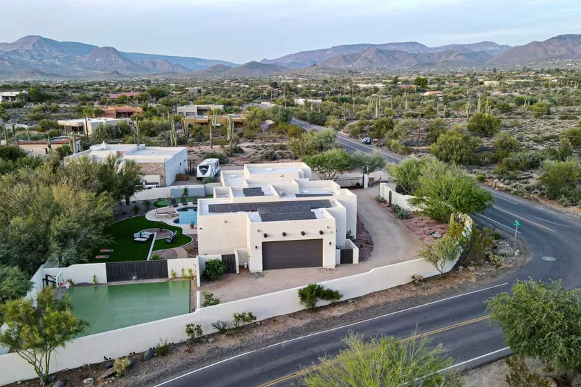Cave Creek Oasis~Heated Pool + Spa + Dog Friendly - Image 1