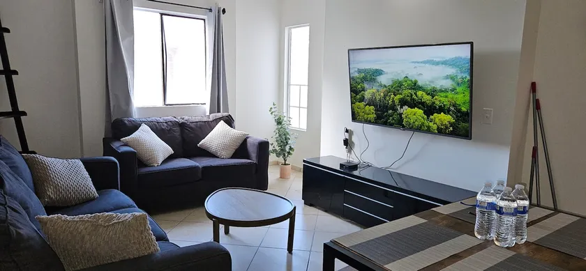 Lovely 2 bedroom apartment - Image 1