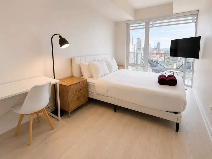 Urban Gem, 3 Mins to Wellesley Station, Balcony - Image 1