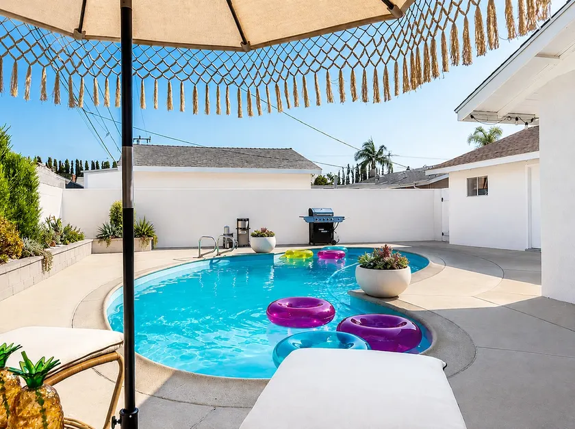 Beautiful Oasis with a pool, Disneyland, and Knotts - Image 1