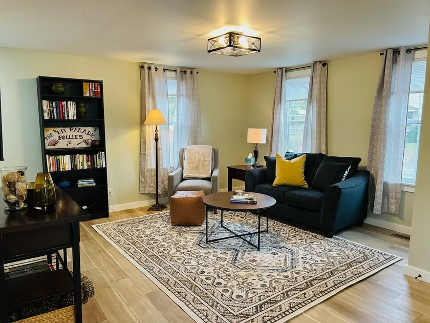 Garden house: cozy comfort in quiet neighborhood - Image 1