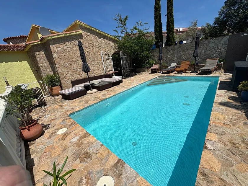 House with stunning sea views - Image 1