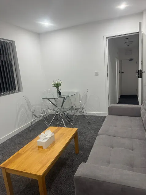 Luton Town Centre 1 bed Airport sleeps 3 - Image 1