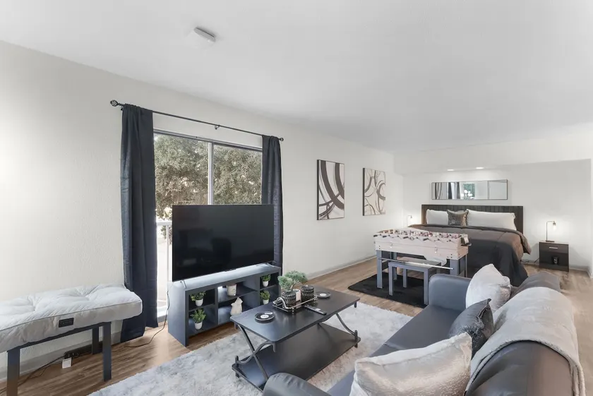 Luxe 1BR Retreat |Pool & Hot Tub| TMC & NRG| Rodeo - Image 1