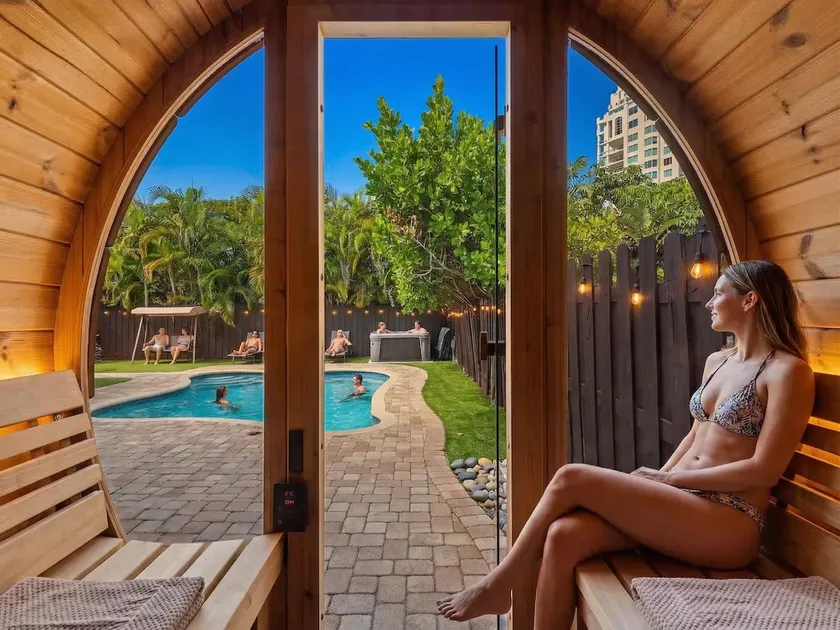 6 BR Villa Steps to Ocean Pool Sauna & Jacuzzi - Image 1