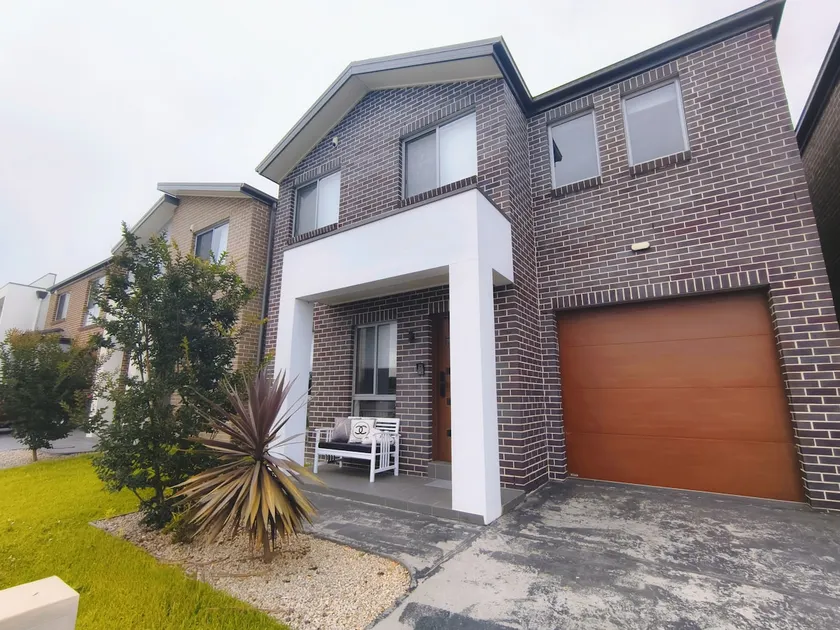 8 min walk to shopping mall. Transportation facilities. Family holiday preferred. Green view. - Image 1