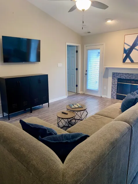New Cozy Bungalow- 5min from Grand Park - Image 1