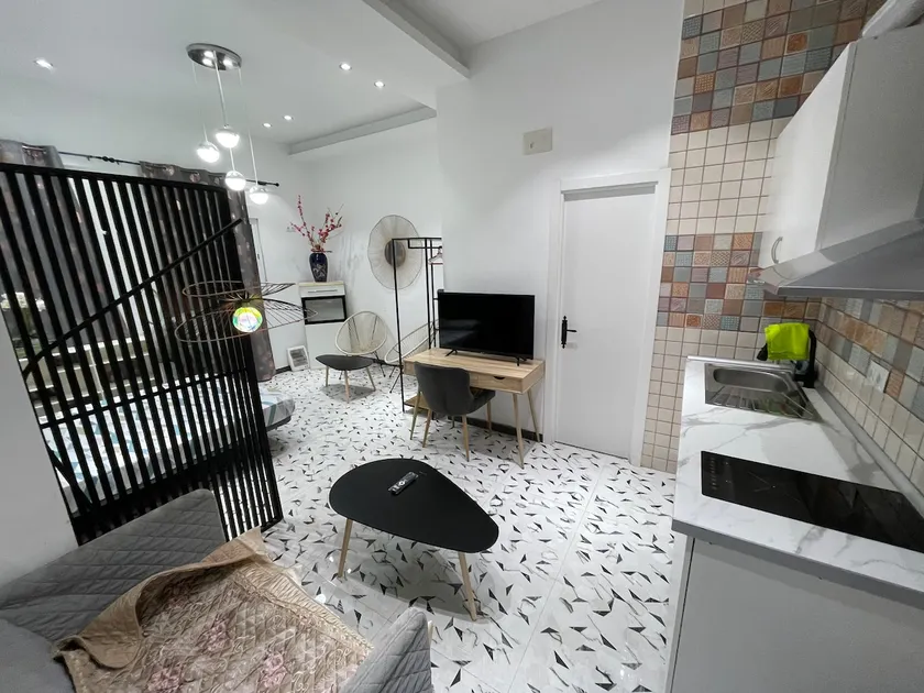 Adriane Susan's apartment, Estudio 2 - Image 1