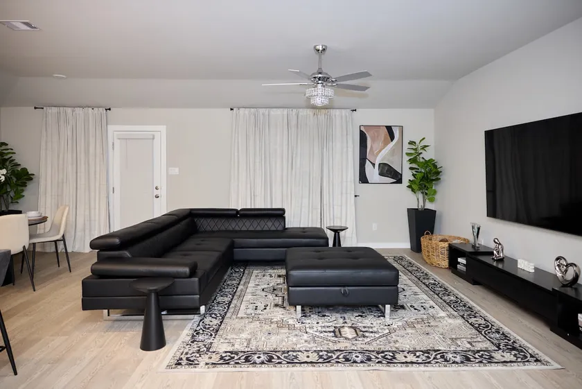 Contemporary Haven 4bd/3ba in Richmond/Sugarland - Image 1