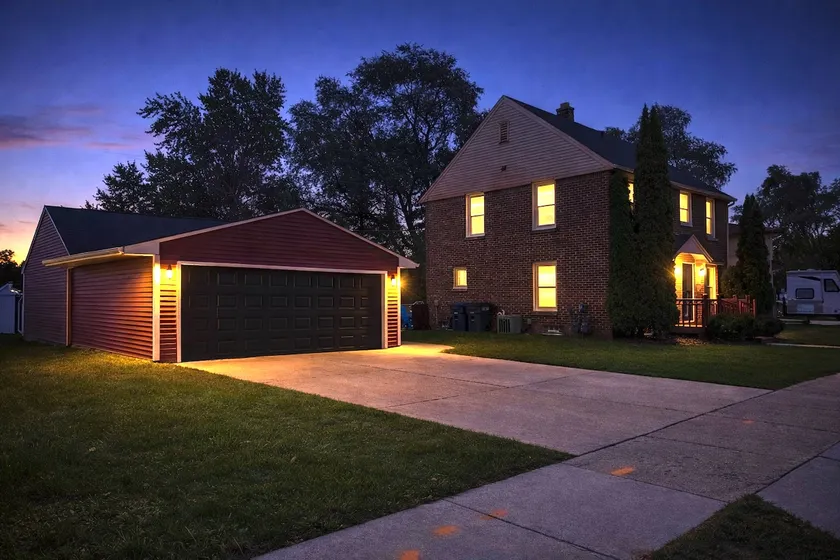 Clean, Comfy Stay Near Parks, Downtown & Lake! - Image 1