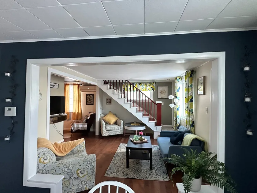 Quaint single family home - Image 1