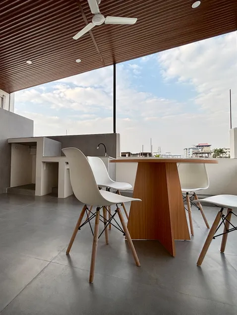 Big Pvt. Modern Condo w/Patio - Image 1