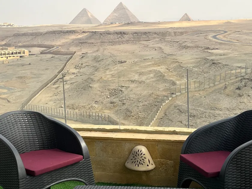 Pyramids Exquisite Studio with Roof Terrace - Image 1