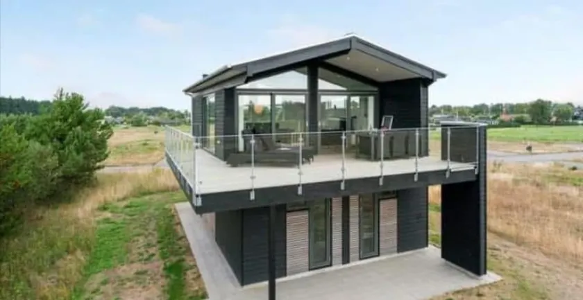 Summer house with ocean view - Image 1
