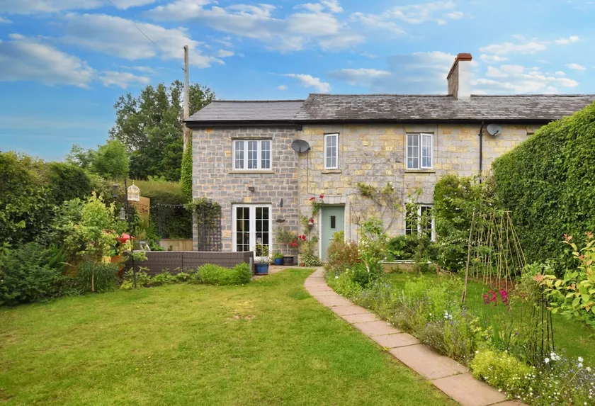 Cosy yet spacious 4 bed cottage near Taunton - Image 1
