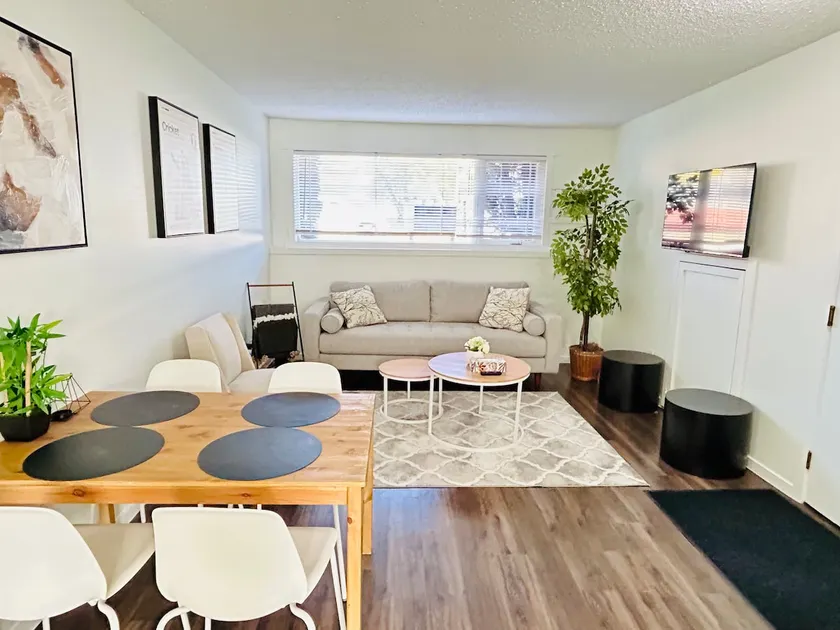 Beautiful & modern 2 bedroom apt - Image 1