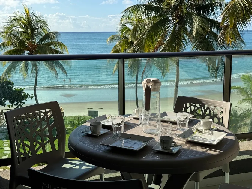 Flat 05 Waterfront | Incredible View | Pool | Kitchen - Image 1