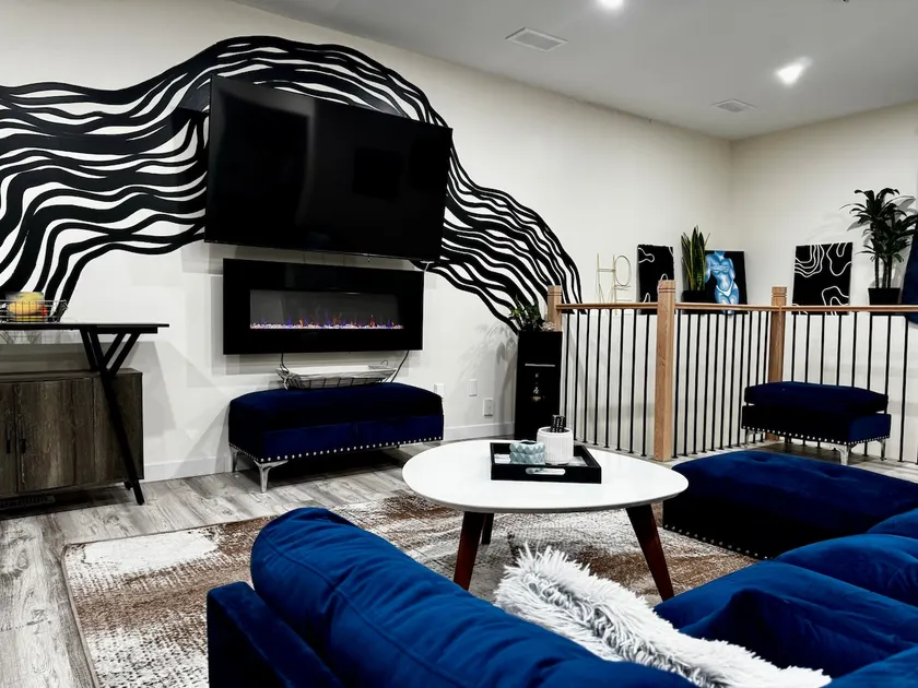 The Urban Lounge | Hot Tub + Pool Table - Image 1