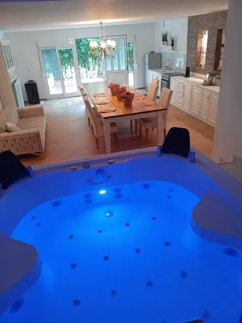 Meteora Grande luxury suite & spa villa - Image 1