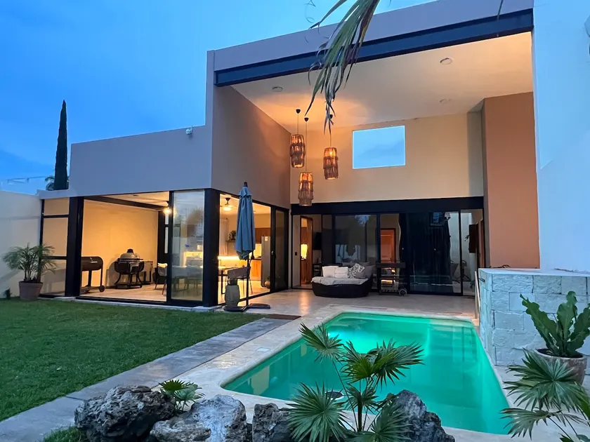 House with a Jacuzzi and heated pool - Image 1