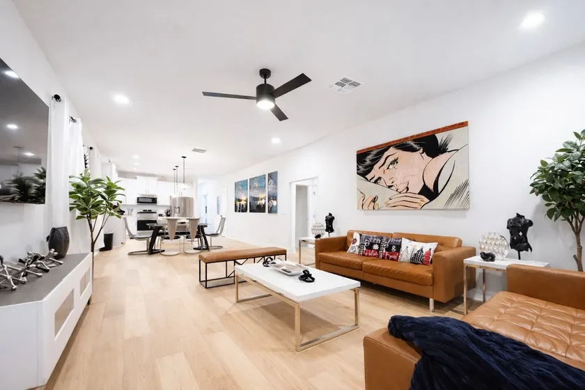 New Luxury Riverside • Walk to Dining • Sleeps 6 - Image 1