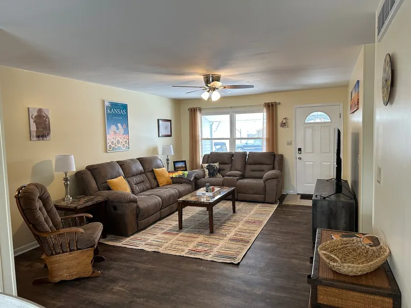 Auntie J’s Place 3B 1B Pet Friendly - Image 1
