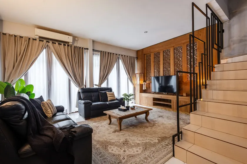Cozy 2 Story Home & 3 Bedrooms - Image 1
