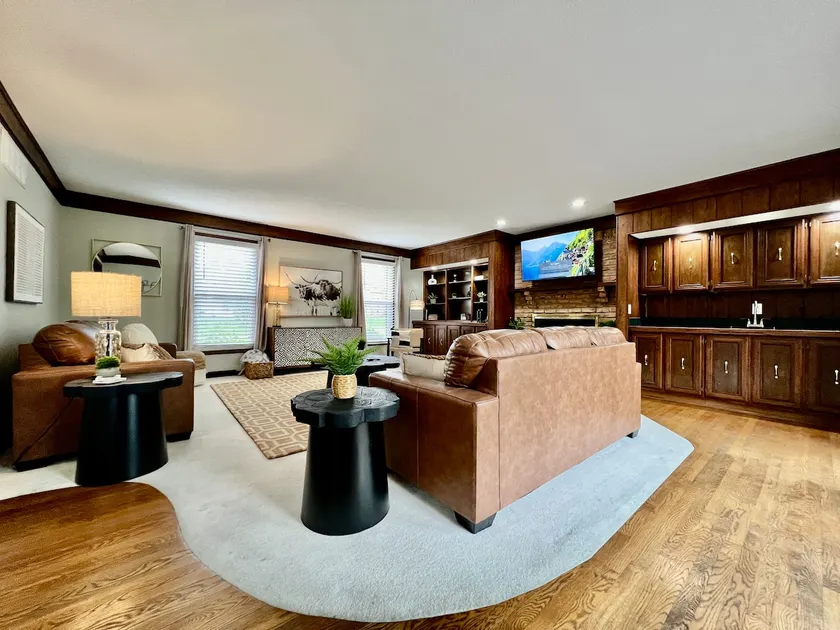 Executive home in West Chester with HOT TUB - Image 1