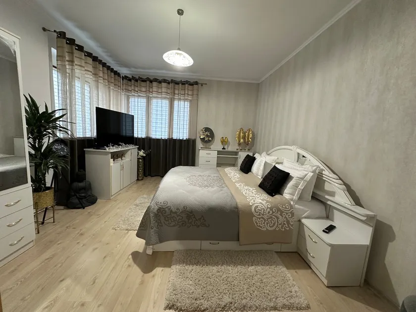 Flamingo House - Image 1