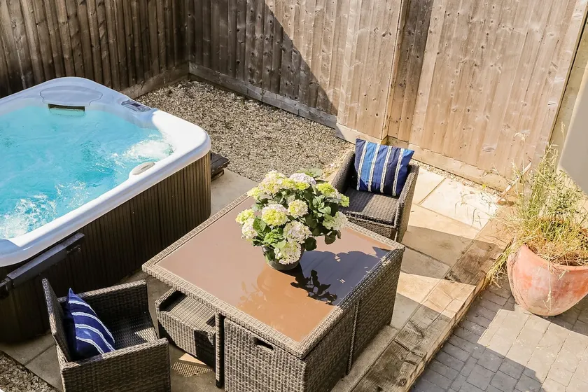 Dog friendly cottage with hot tub - King's Cottage - Image 1
