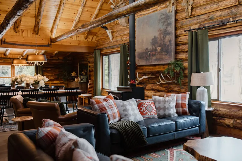 Ivy Lane Cabin & Sports Bar - Image 1