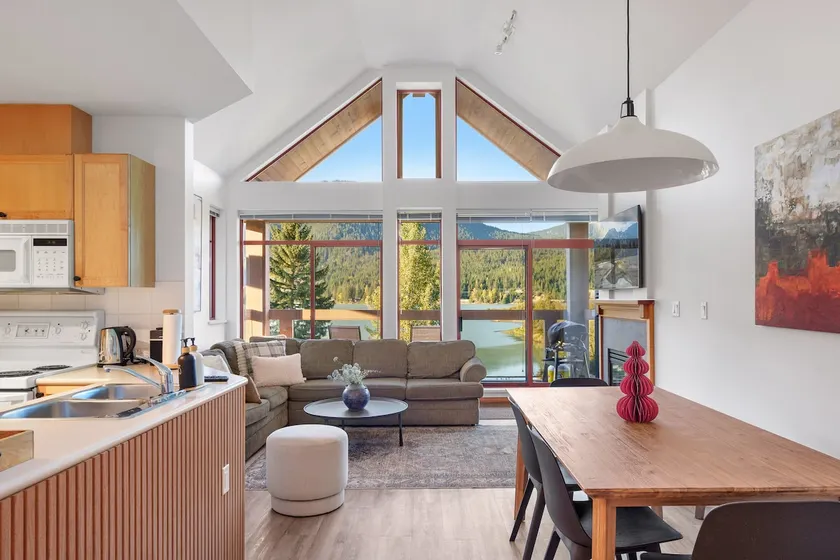 Cozy Lakefront Whistler Condo | Mountain/Lake View - Image 1