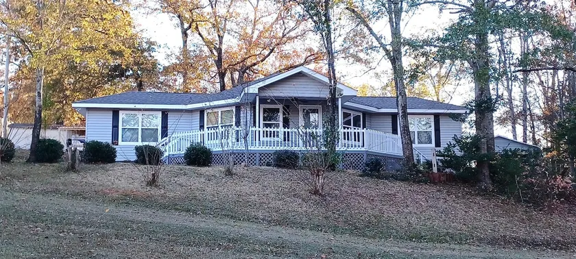 Cozy Waterfront Cottage - Image 1
