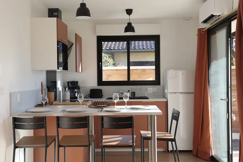 Le Jardin de Sienne: Enclosed Garden – Air Conditioning - Image 1