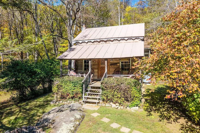 Annie's Cabin - Image 1