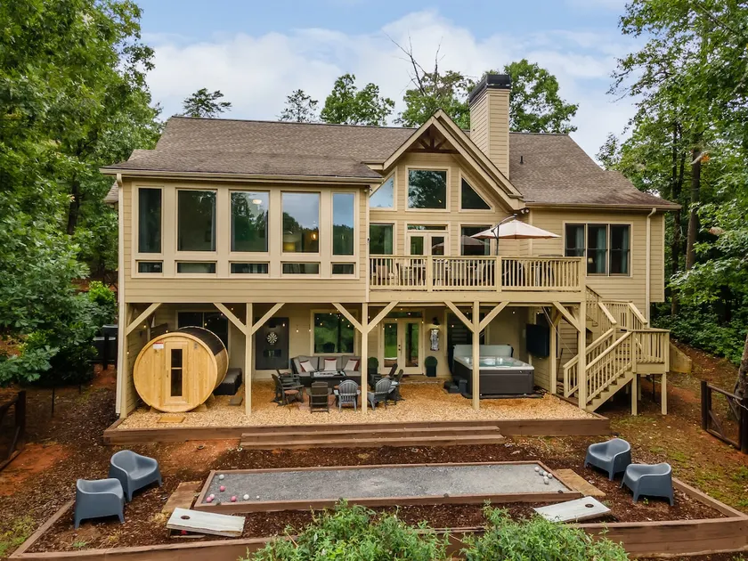 Group Home|Hot Tub|Game Room|Fire Pit|Pets|Sauna - Image 1