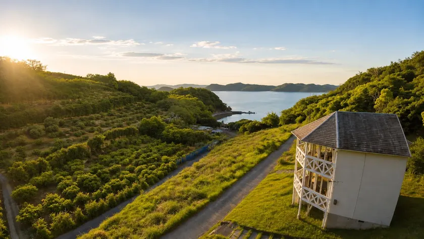 Ultra Private Off Grid Island Villa Near the Beach Mandarin Farm Setting - Image 1